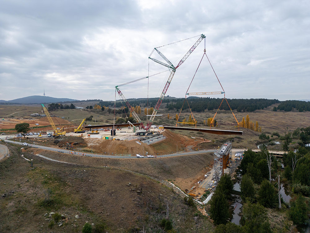 Molonglo-River-Bridge-Giant-Crane-side-view