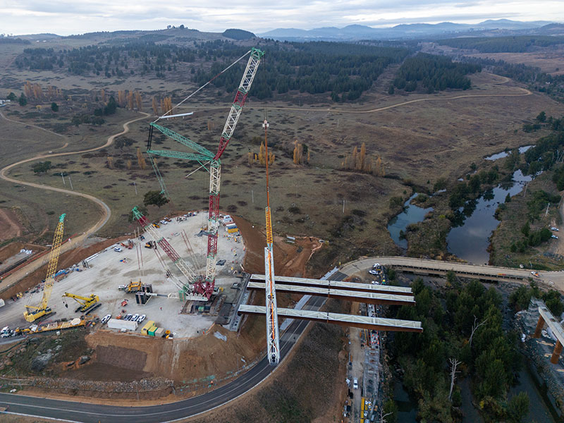Molonglo-River-Bridge-crane-lift-aerial
