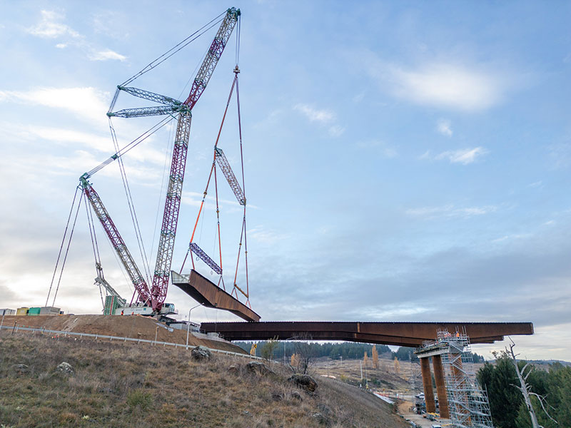 Molonglo-River-Bridge-crane-lift