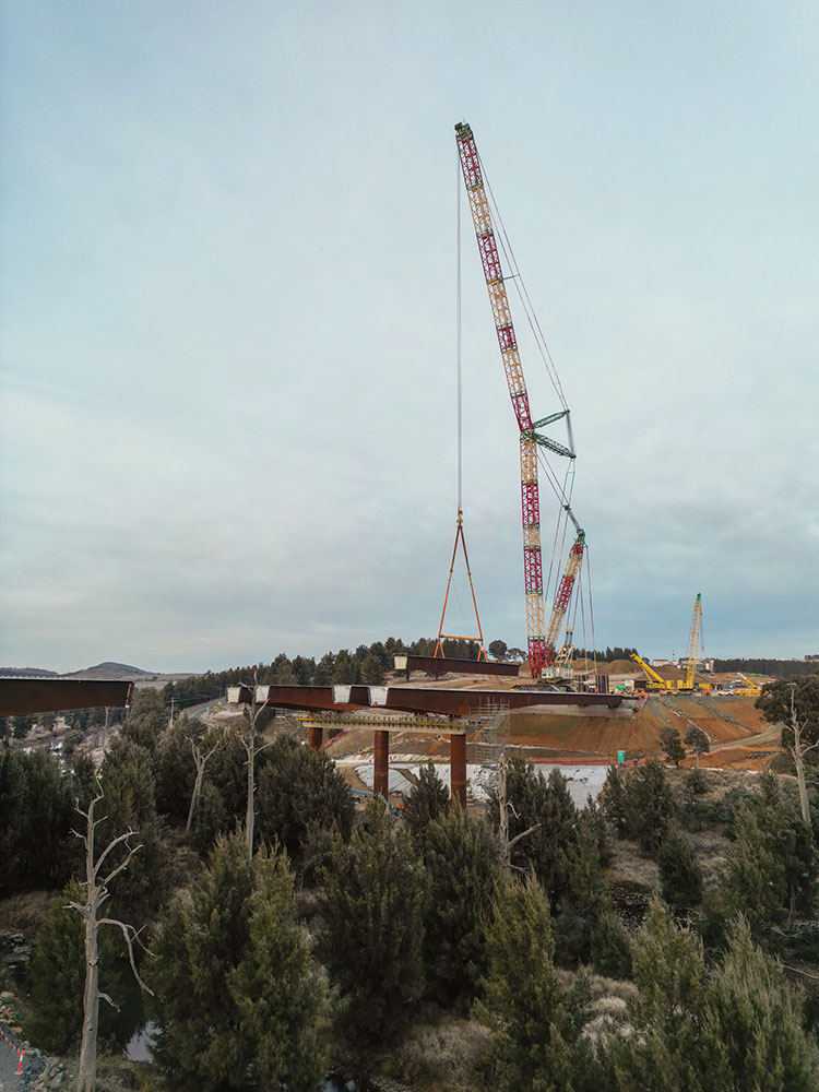 Molonglo-River-Bridge-crane-side