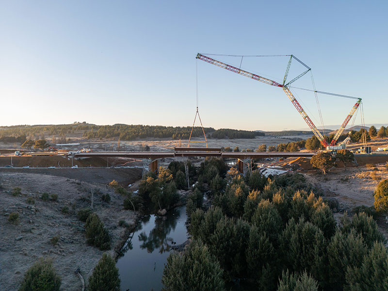 Molonglo-River-Bridge-side-river